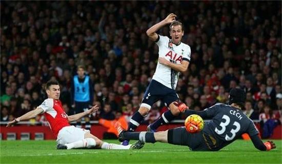 他能在狹小 他能在狹小